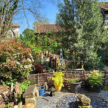 D'hote Woody Bed and Breakfast Chef-Boutonne